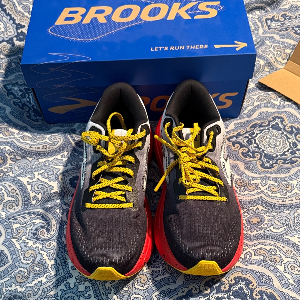 Brooks Ghost 2 Max Mickey sneakers